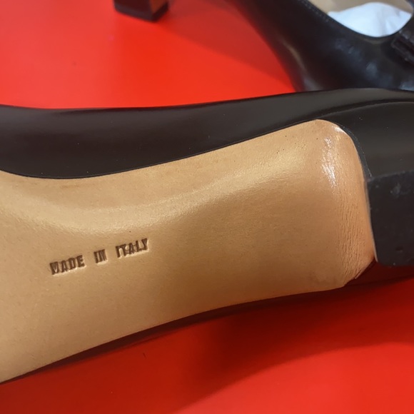 Salvatore Ferragamo used in good condition clean. - Picture 12 of 12